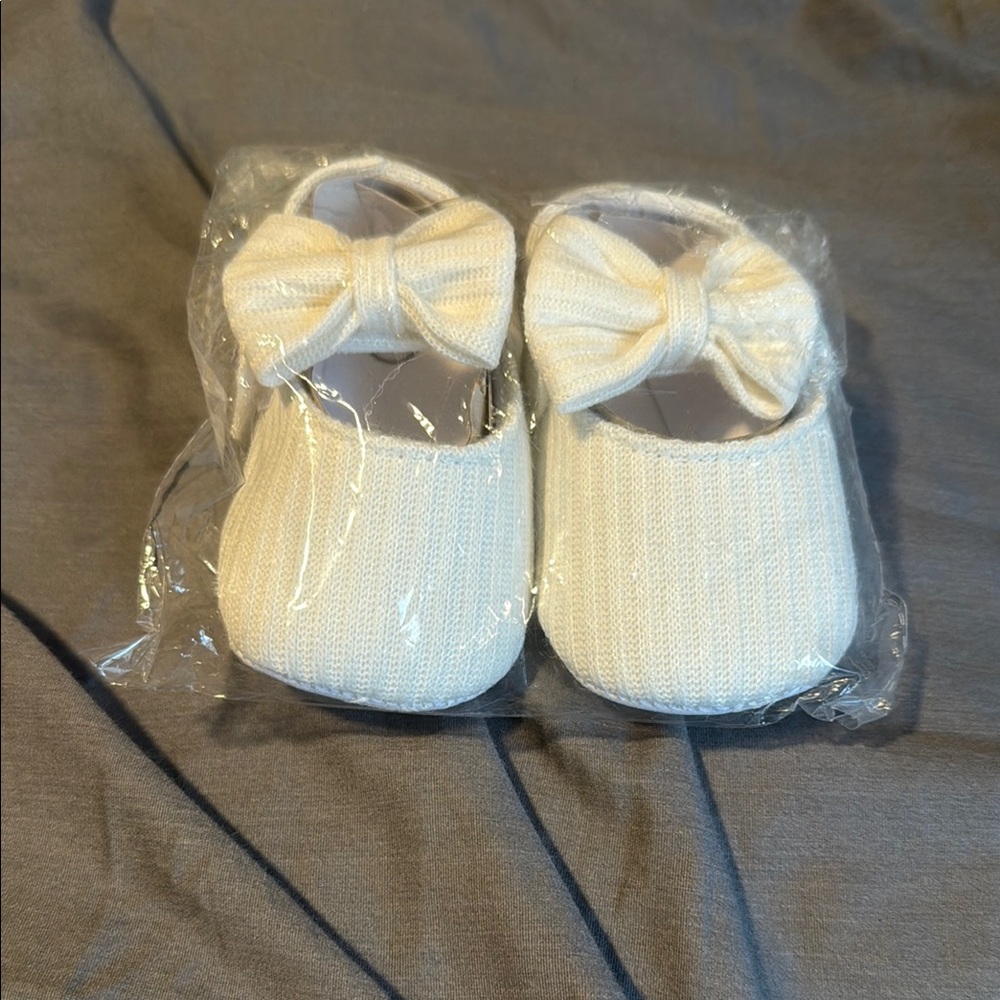 Elegant White Baby Shoes with Bow